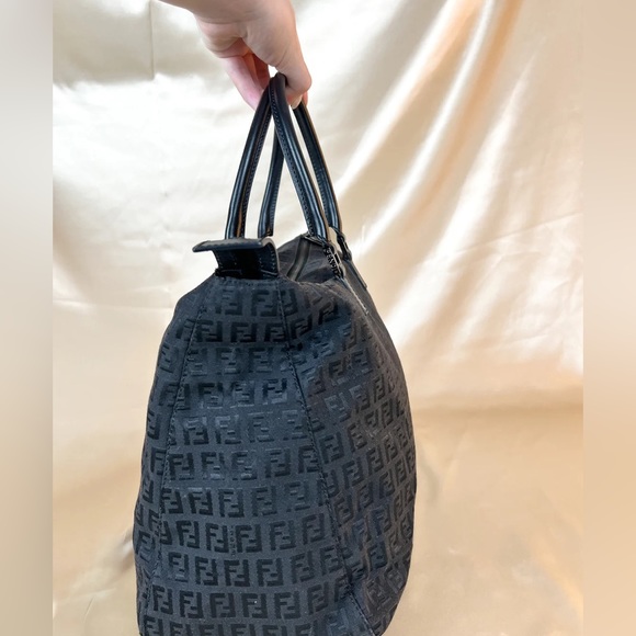 Fendi Monogram Canvas Zipper Tote Bag Black - Picture 4 of 13